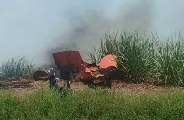 Avião da AFA cai em Pirassununga após colidir com outra aeronave durante voo de instrução