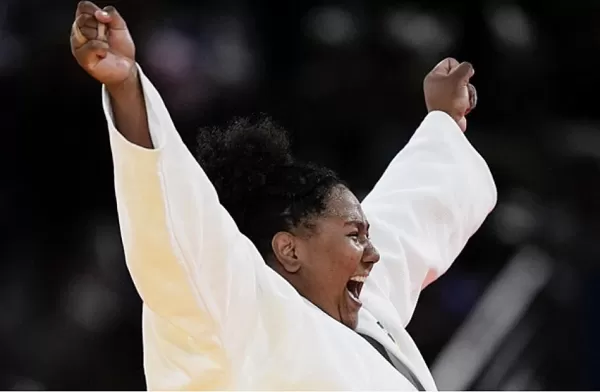 Judoca Beatriz Souza conquista o primeiro ouro brasileiro em Paris