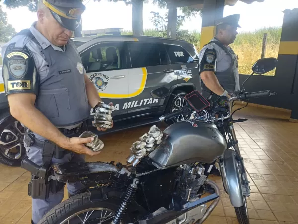 Polícia Rodoviária apreende moto 