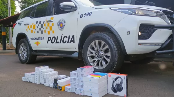 Polícia Rodoviária apreende contrabando de vinho e eletrônicos avaliado em R$ 300 mil