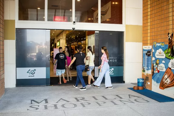 Marília Shopping celebra dia da árvore com distribuição de mudas de jabuticaba