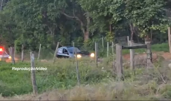 Casal assalta motorista de aplicativo e loja, tenta fuga espetacular acaba preso pela PM. Confira vídeo!