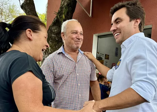 Vinicius Camarinha vai às ruas para agradecer votação histórica