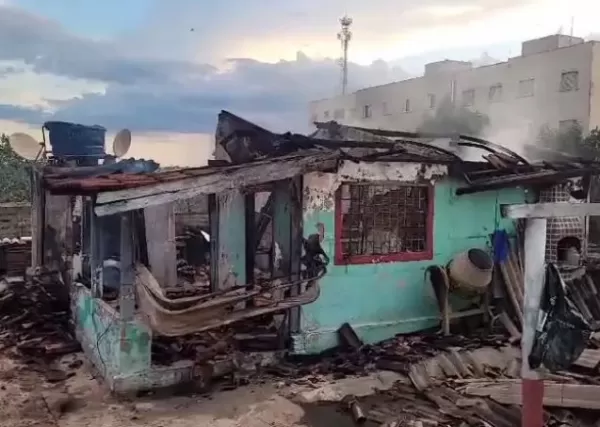 Moradores perde tudo após casa ser destruída por incêndio