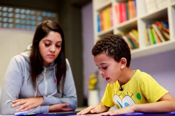 Dia Nacional da Alfabetização: Educação avalia fluência leitora de 100 mil estudantes