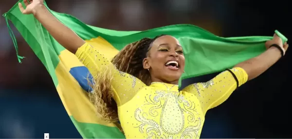 Rebeca é ouro no solo e vira maior medalhista olímpica do Brasil