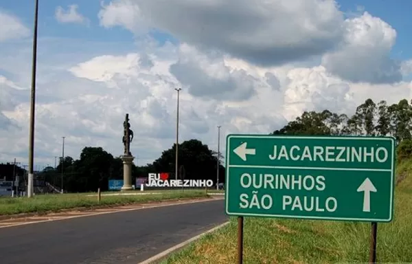 Policiais vão ajudar motociclista em apuros na rodovia e descobrem crime