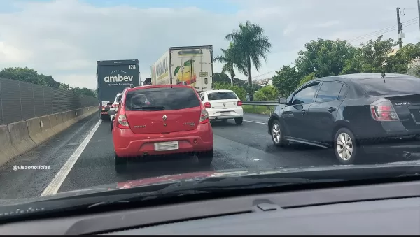 Com as festas de fim de ano e férias, concessionária alerta para o risco de colisões traseiras