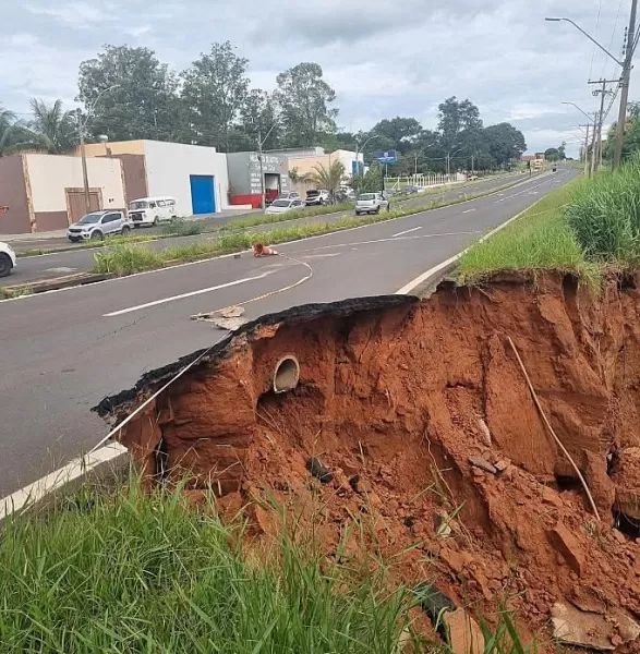 Rodovia que dá acesso a Garça segue parcialmente interditada por causa de erosão