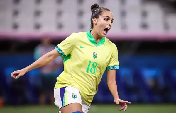 Brasil derrota Espanha e garante lugar na final do futebol feminino