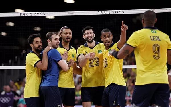 Vôlei masculino: Brasil vence Egito e e garante vaga nas quartas em Paris