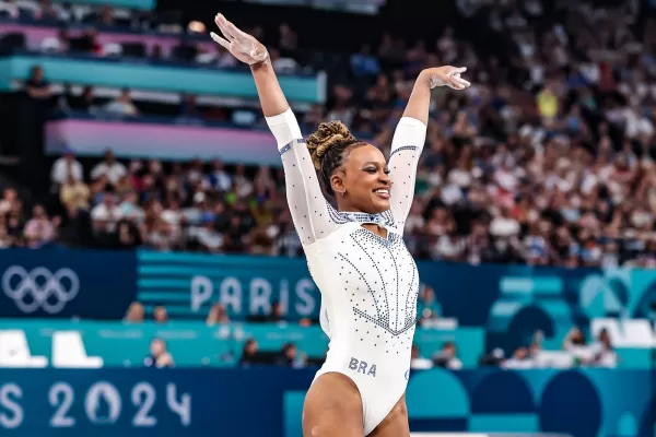 Rebeca Andrade conquista a prata na final do salto nos Jogos de Paris