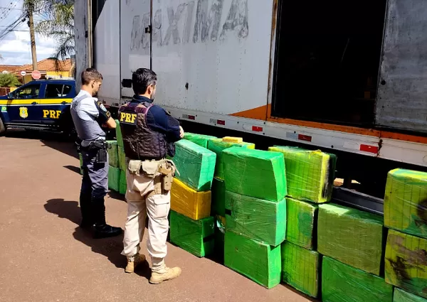 Polícias Rodoviárias Estadual e Federal apreendem quase uma tonelada de maconha