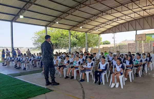 Polícia Ambiental realiza formatura  do programa "Natureza Viva" em Marília