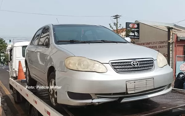 Carro furtado, que seria trocado por drogas, é recuperado pela PM em Marília