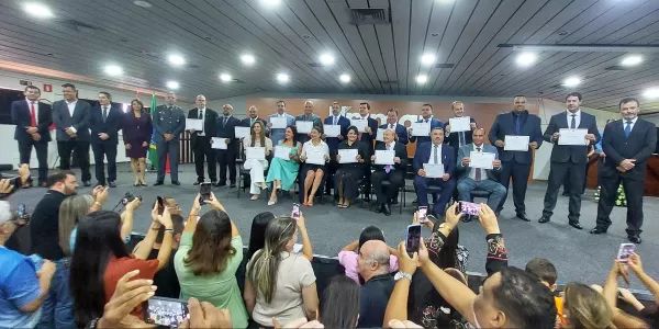 Na diplomação, Vinicius Camarinha defende união: 