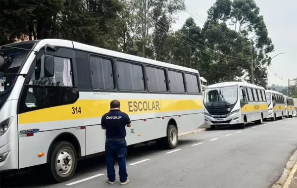 Detran dá dicas de como contratar transporte escolar neste início de ano