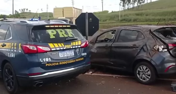 Traficante tenta fugir de perseguição da PRF, capota veículo e acaba preso