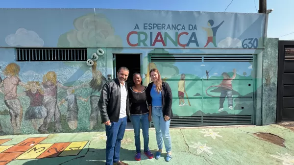 João Pinheiro visita a instituição Esperança da Criança e se compromete com melhorias às crianças