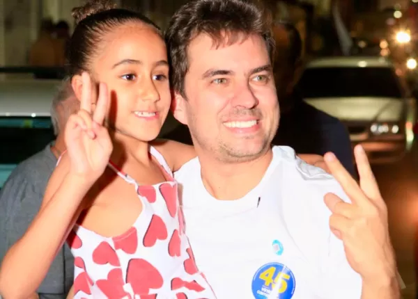 Vinicius Camarinha faz passeata, carreata e mantém campanha corpo a corpo nesta reta final