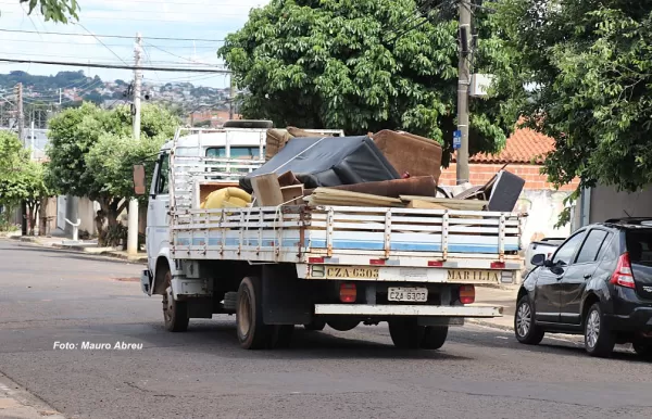 Mutirão contra a dengue recolhe 22 toneladas de materiais na zona norte de Marília 