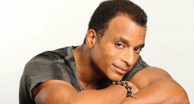 Jon Secada embarca na maior turnê brasileira