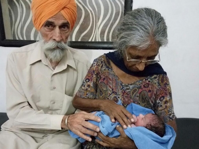 Mulher dá à luz aos 70 anos e diz não ser velha para ser mãe