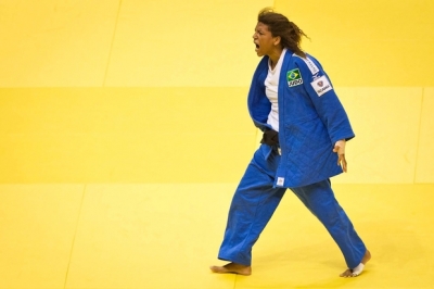 Rafaela Silva é estrangulada na luta e Brasil tem dia ruim