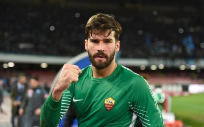 Liverpool anuncia contratação de Alisson, goleiro mais caro da história