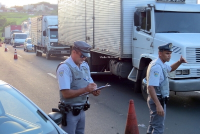 PM reforça policiamento nas estradas durante feriado