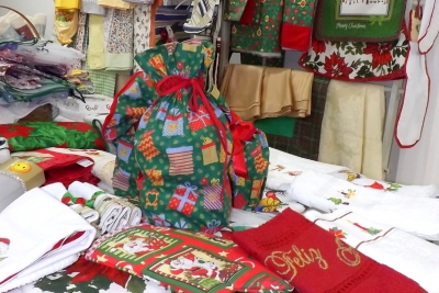 Grupo de voluntárias da APAE de Marília promove bazar de Natal