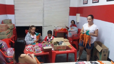 Torcida do SP faz festa para crianças em Marília