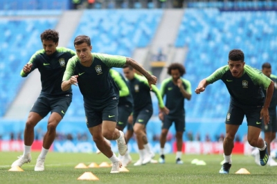 Brasil volta a campo hoje com uma novidade em relação ao time da Copa