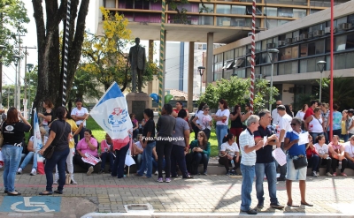 Funcionários da saúde rejeitam parcelamento, greve continua e Prefeitura não muda proposta