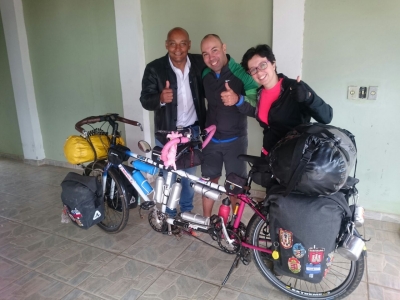 Casal quer dar volta ao mundo de bicicleta e passa por Marília e região