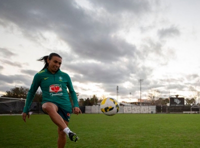 Com passagem de bastão, Marta lidera geração em última Copa do Mundo