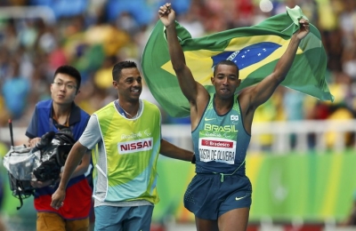 Ricardo Costa leva o ouro no salto em distância para cegos