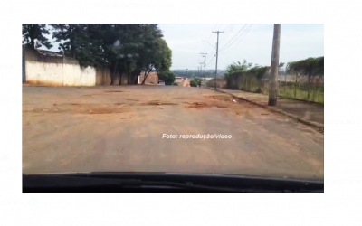 Buracos causam transtornos no bairro Santa Antonieta