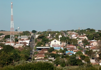 Ladrões invadem casa e levam oito fuzis e outras armas