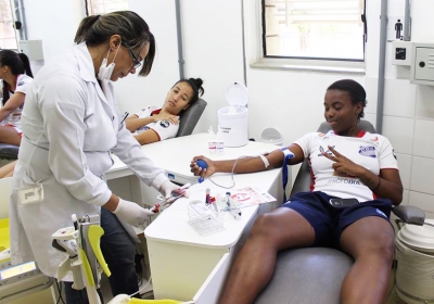 EXEMPLO: Atletas do Futsal feminino doam sangue no Hemocentro de Marília 