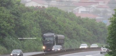 Confira como dirigir na chuva e ter uma viagem com segurança