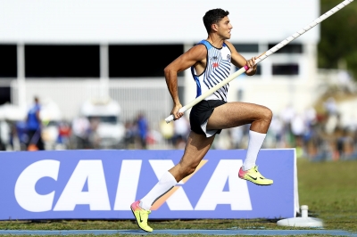 Mariliense Thiago Braz salta de 5,55m e é ouro no Troféu Brasil