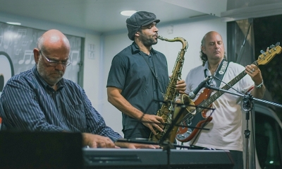 Saxofonista Derico se apresenta logo mais às 18h, em Marília