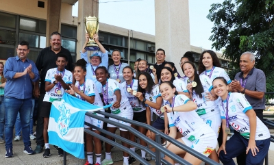 Campeãs da Divisão Especial, meninas do MAC recebem homenagem