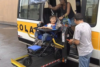 Menino que viveu dois anos na UTI em Marília vai à escola pela primeira vez 