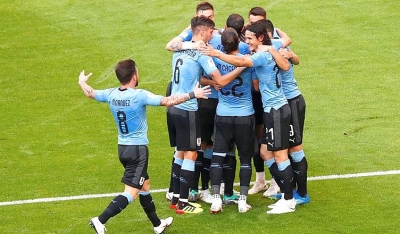 Uruguai vence a Rússia por 3 a 0 e fica em primeiro no grupo A