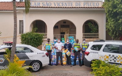 Policiais Rodoviários de Marília fazem entrega de Fraldas Geriátricas arrecadadas em Campanha