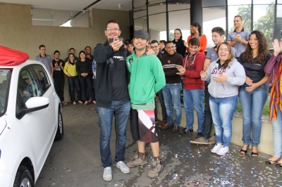 Connectparts entrega carro sorteado em promoção