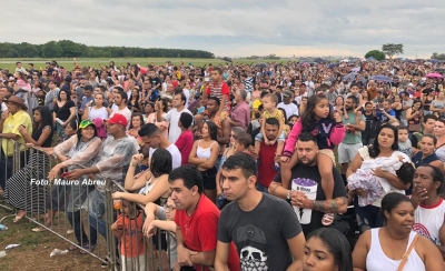 Piloto da Esquadrilha dá palestra no Teatro, em Marília