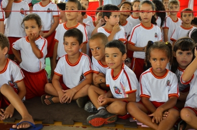 Prefeitura entrega uniformes de verão para 3.415 alunos da zona oeste